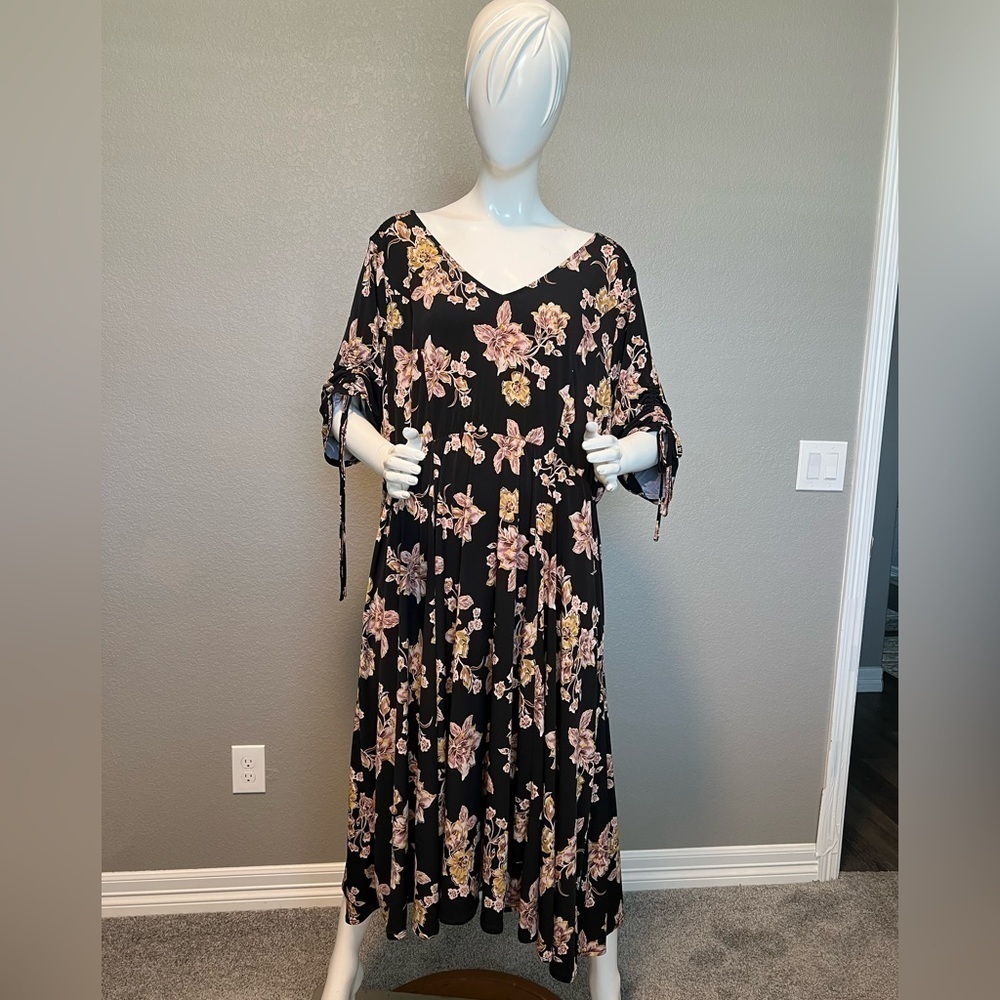 TORRID Black Floral Studio Knit Skater Midi Dress size 4